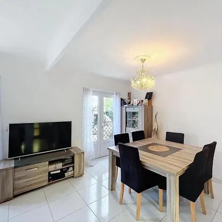 Charmante Maison Avec Piscine Villa