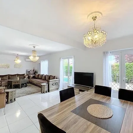 Charmante Maison Avec Piscine Villa *